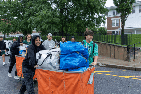 Class of 2027 students moving into dorms