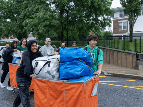 Class of 2027 students moving into dorms